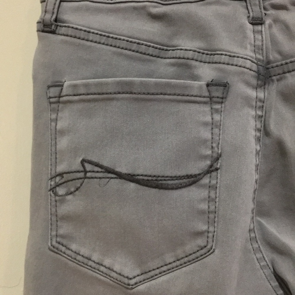 Gloria Vanderbilt grey pant - Picture 6 of 11